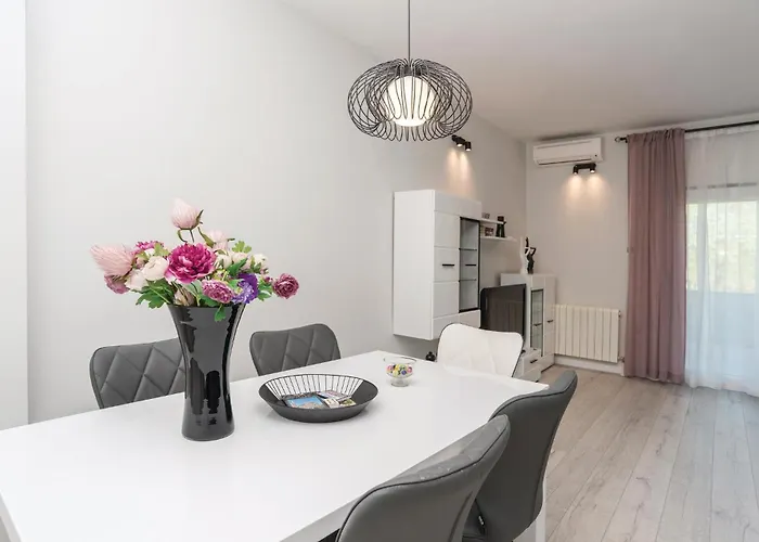 2 Bedroom Gorgeous In Tatil Evi Zadar