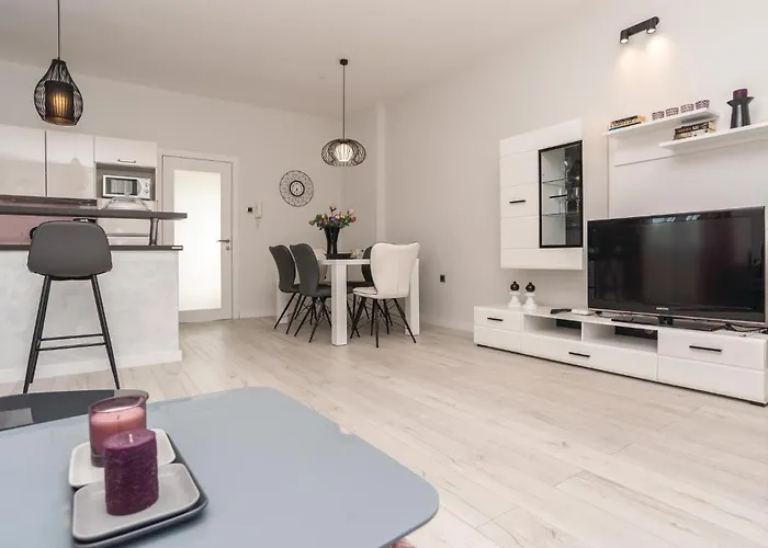 2 Bedroom Gorgeous In Tatil Evi Zadar