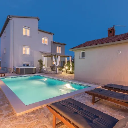 Holiday home 2 Bedroom Gorgeous In Zadar