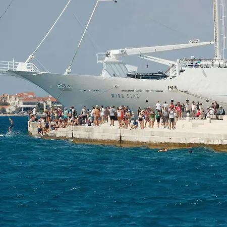 2 Bedroom Gorgeous In Holiday home