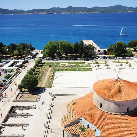 2 Bedroom Gorgeous In Holiday home Zadar