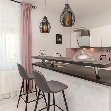 2 Bedroom Gorgeous In Holiday home Zadar