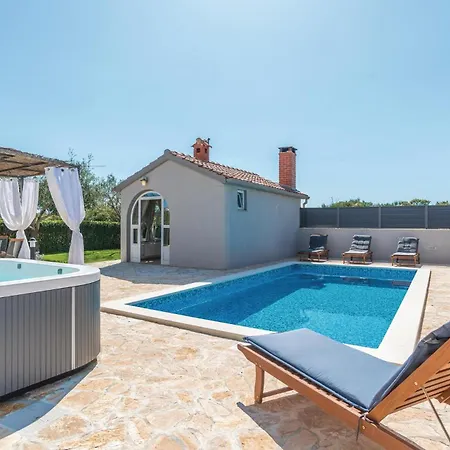 Holiday home 2 Bedroom Gorgeous In Zadar