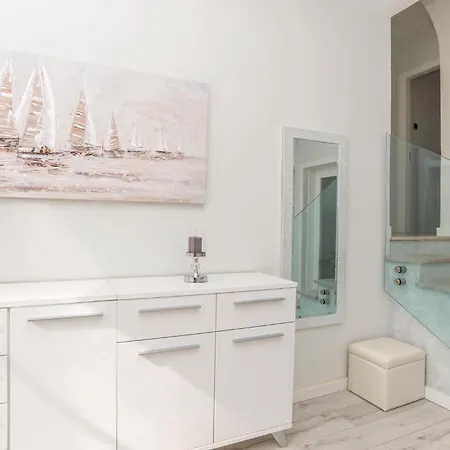 2 Bedroom Gorgeous In Holiday home *