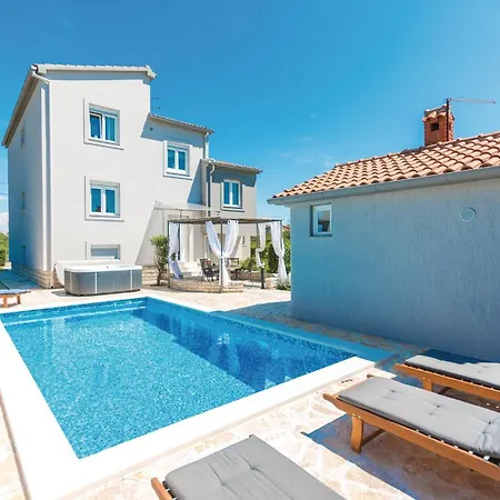 Holiday home 2 Bedroom Gorgeous In Zadar