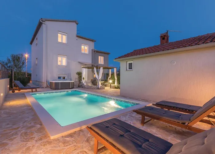 Σπίτι διακοπών 2 Bedroom Gorgeous In Ζαντάρ