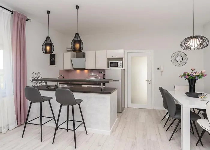 Σπίτι διακοπών 2 Bedroom Gorgeous In Ζαντάρ