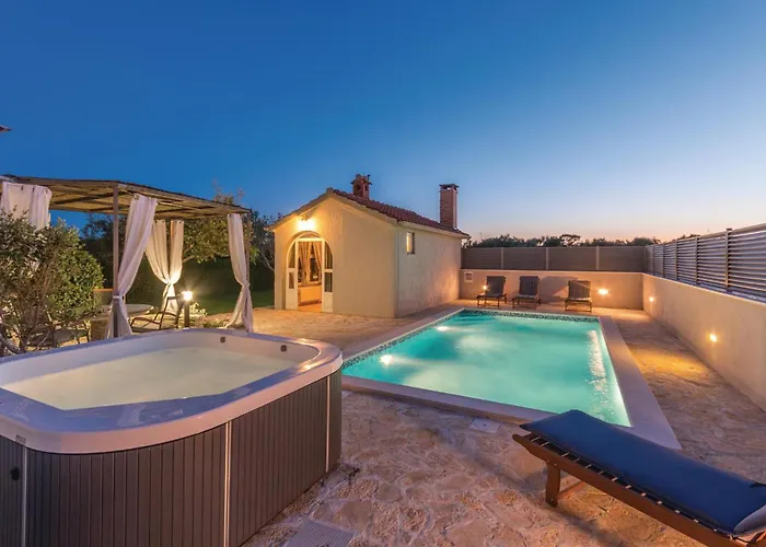 2 Bedroom Gorgeous In Σπίτι διακοπών