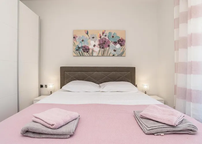 2 Bedroom Gorgeous In Σπίτι διακοπών *