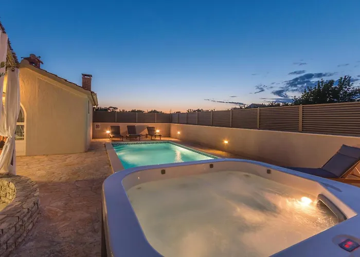 2 Bedroom Gorgeous In Σπίτι διακοπών *