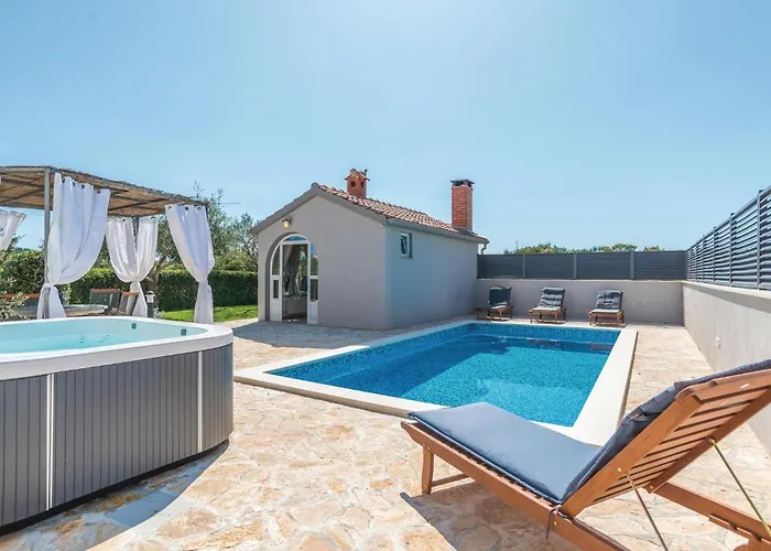 Σπίτι διακοπών 2 Bedroom Gorgeous In Ζαντάρ