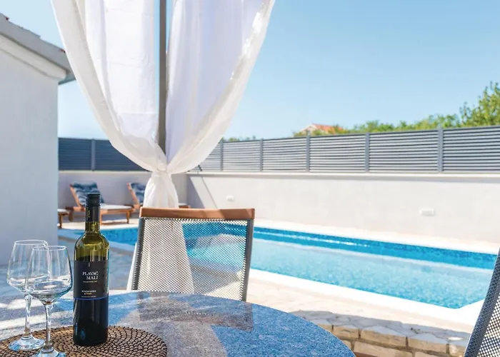 2 Bedroom Gorgeous In Ζαντάρ