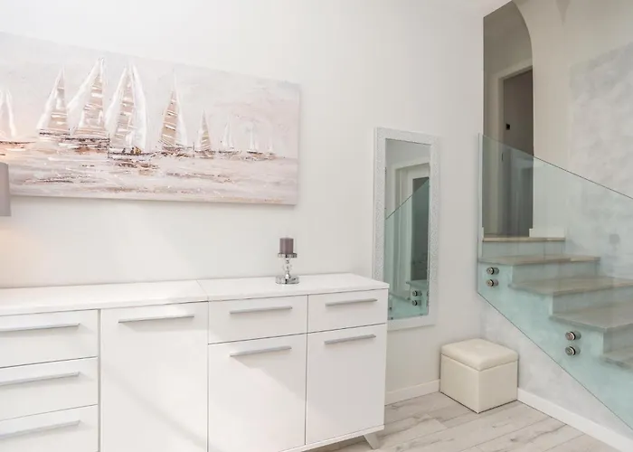 2 Bedroom Gorgeous In Σπίτι διακοπών *