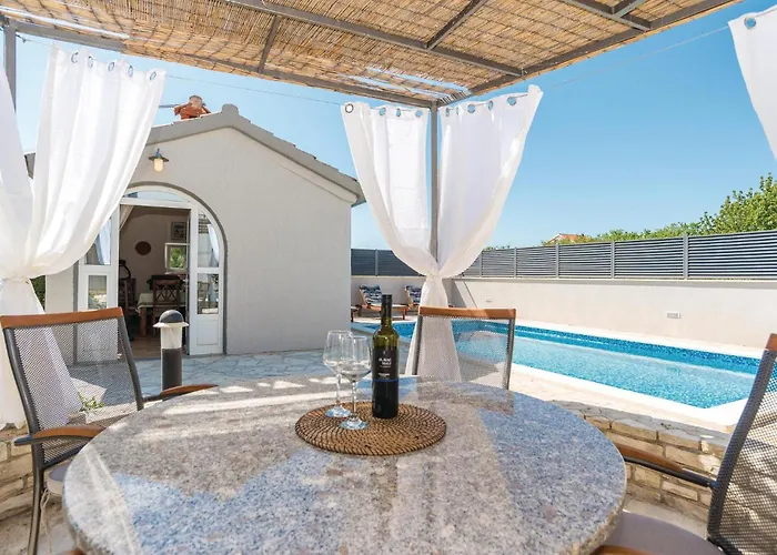 2 Bedroom Gorgeous In Задар