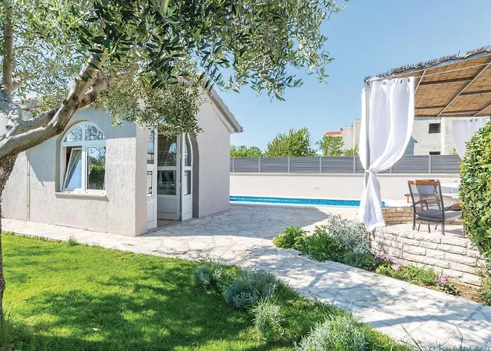 2 Bedroom Gorgeous In Σπίτι διακοπών Ζαντάρ